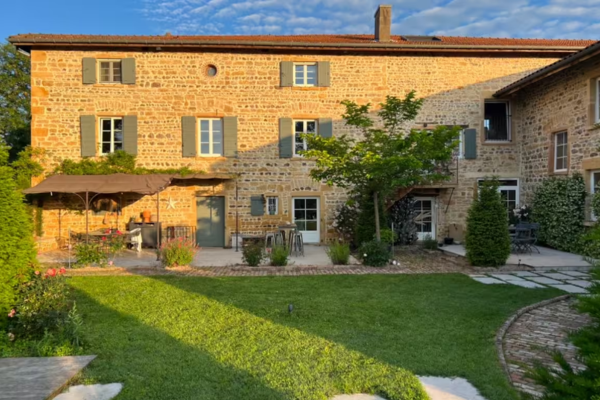 Cyndie Orfano - Belle propriété en Pierres Dorées avec piscine - La clé dorée conciergerie