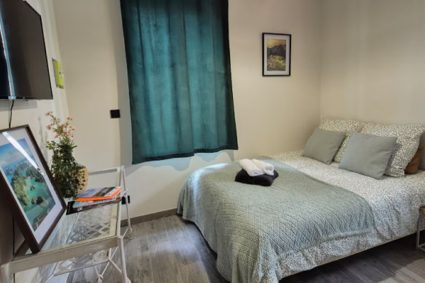 Cyndie Orfano - Studio Climatisé - La clé dorée conciergerie